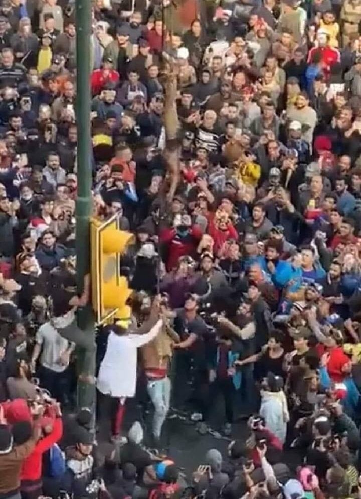 الظالم قد لايكون حاكما 
بل قد يكون شعبا 
#الوثبة_اسقطت_تشرين