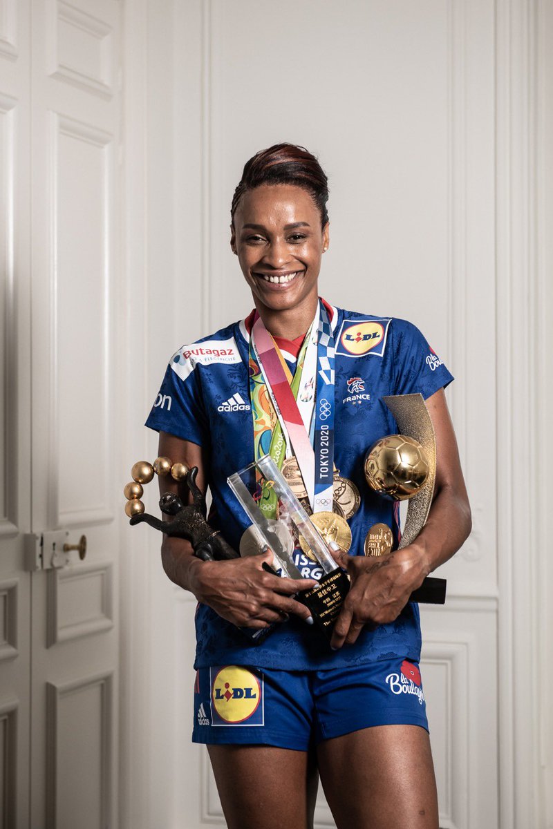 carolinangelini's tweet photo. 270, ce soir ! 270 fois, Alli, que tu vas porter ce maillot qui te colle à la peau! Tu as tout gagné et tu veux encore gagner!
A ttes ces Marseillaises & à celles que tu feras encore retentir!
Tu es un modèle unique @PineauAllison #mawarrior 🇫🇷🔥@FRAHandball
📸E.Bournot https://t.co/wnS5d6rLgC