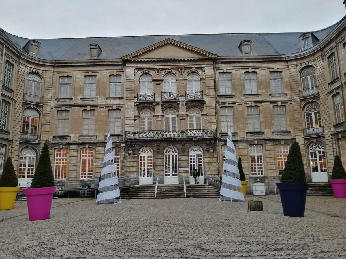 GuillaumeHd9's tweet photo. Au MBA d'Arras, musée agréable et plein de surprises, 'La douleur' de Gabriel Ferrier (salon de 1903) et "La Mort de Cesar' de Joseph Court de 1824  #TeamXIX https://t.co/DoNgMbJhwH