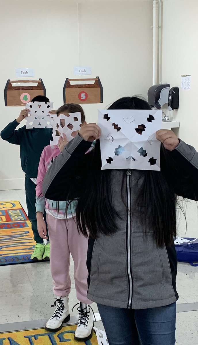 mssmonroe14's tweet photo. Second grade loved making snowflakes as unique as they are.  Aren’t they amazing? #eachoneisunique #snowflakecraft #becomingyourbestSELf https://t.co/ytrxIAQjoQ