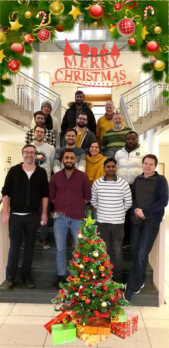 Group picture time ! Enjoy your Christmas break 🎅🎄🎁🔬📝