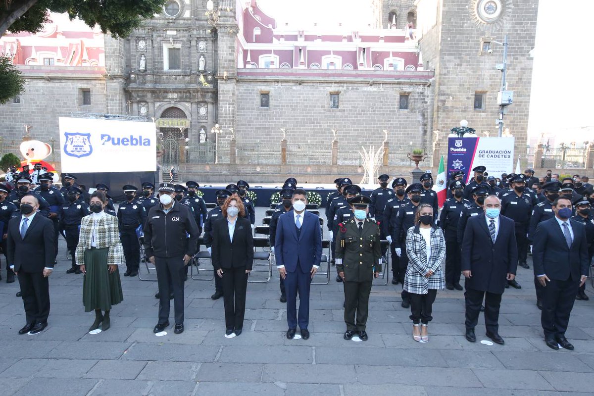 eduardorivera01's tweet photo. Muchas felicidades a las y los cadetes graduados y policías de la @SSC_Pue que recibieron su promoción de grado.

Hagan valer este esfuerzo, trabajen con honestidad y eficiencia por una Puebla en paz y segura. https://t.co/xYFgqZAdTR
