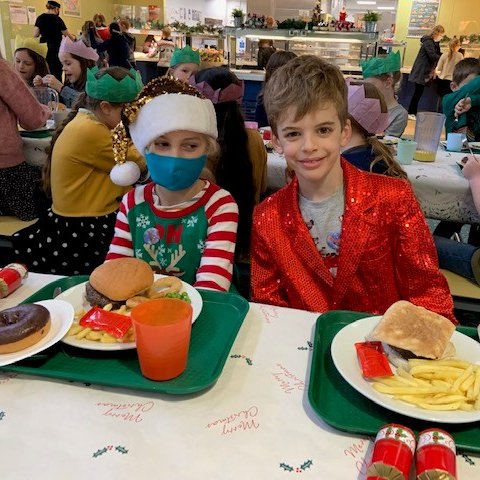 KESPreparatory's tweet photo. Delicious party food enjoyed by Middle School at their Christmas party🎄🤶🎄🤶 @SodexoUK_IRE #StroudMSch #ForeverUndaunted #StroudChristmas https://t.co/qwRYFNC0LG