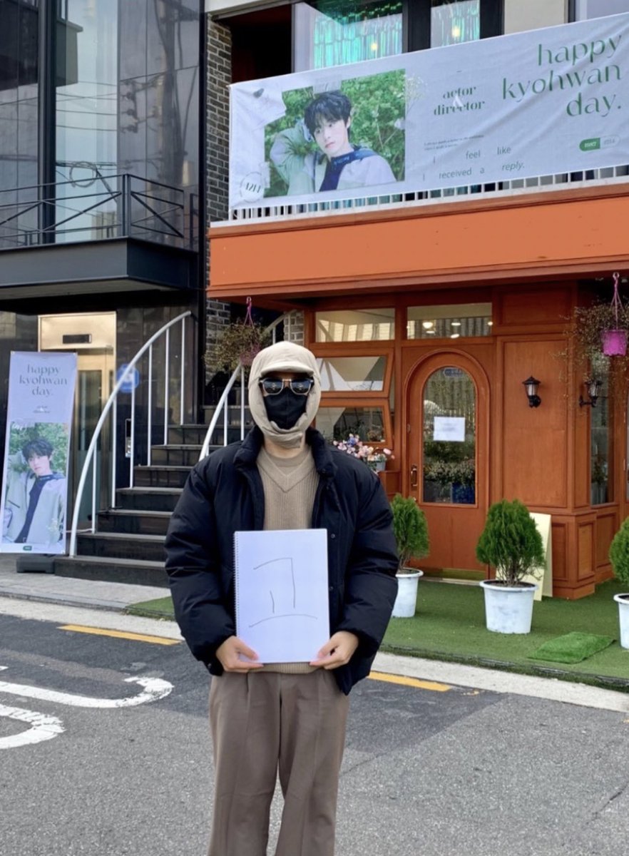 9kyo_com's tweet photo. 나무엑터스 인스타그램 스토리

"고마워요"

#구교환 #KOOKYOWHAN https://t.co/6IcJVYkgxR