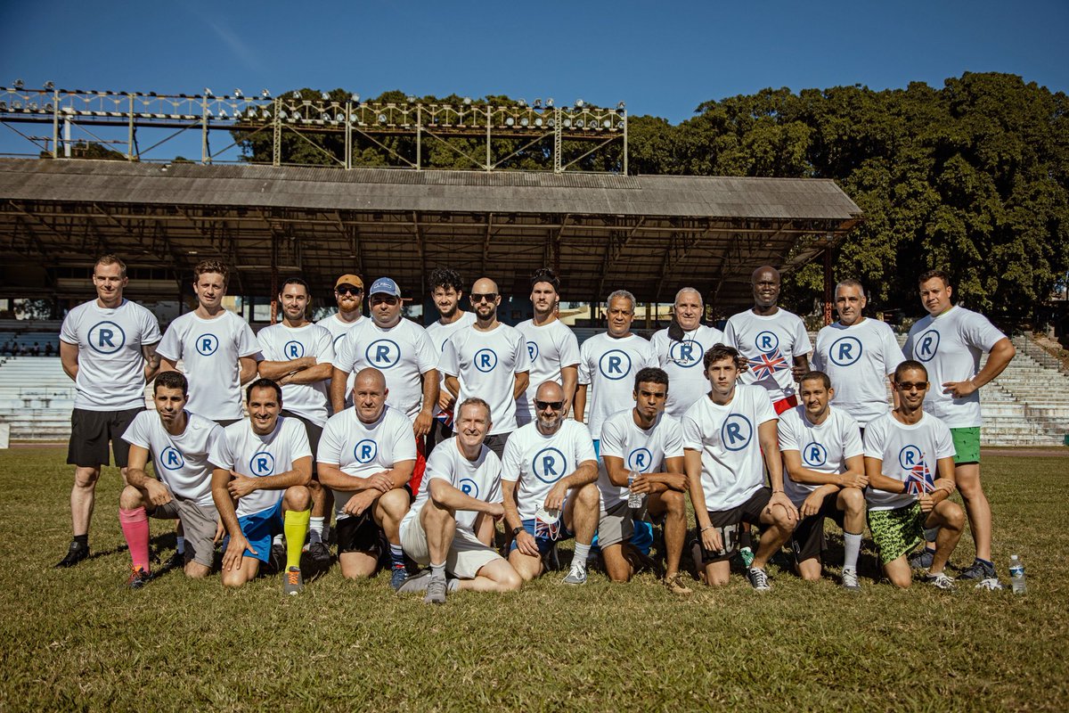UKinCuba's tweet photo. Los grandes equipos no conocen fronteras 🥅 ⚽️
Para celebrar el primer partido oficial jugado en Cuba entre Roverts y Hatuey hace más de 100 años, @UKinCuba enfrentó al equipo de la Asociación Cubana de Fútbol en el Estadio Pedro Marrero.
#britishweekcuba
📸: @pgsm88 https://t.co/yV4DiRLuKH