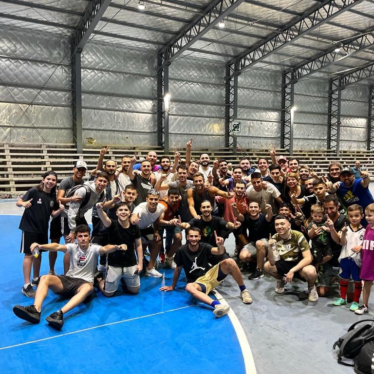 AtlantaFutsal's tweet photo. 🟡🔵 ATLANTA ES DE PRIMERA 🟡🔵

VENÍ A FESTEJAR CON LOS JUGADORES EL ASCENSO A LA A!

El miércoles a las 21hs el Bohemio enfrentará a @FutsalCGE en el último partido del año como local y no podés faltar.

En caso de ganar, forzará un tercer partido en la definición del campeón. https://t.co/KqE79rHwGB