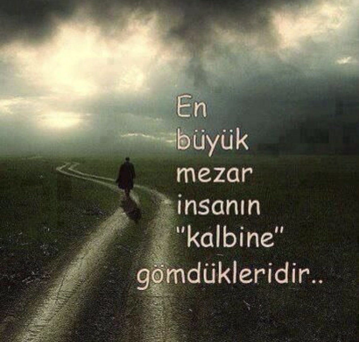 Человек уходит в даль. Он шел в никуда. Он шел в никуда. Он шел в никуда. Человек уходит в никуда.