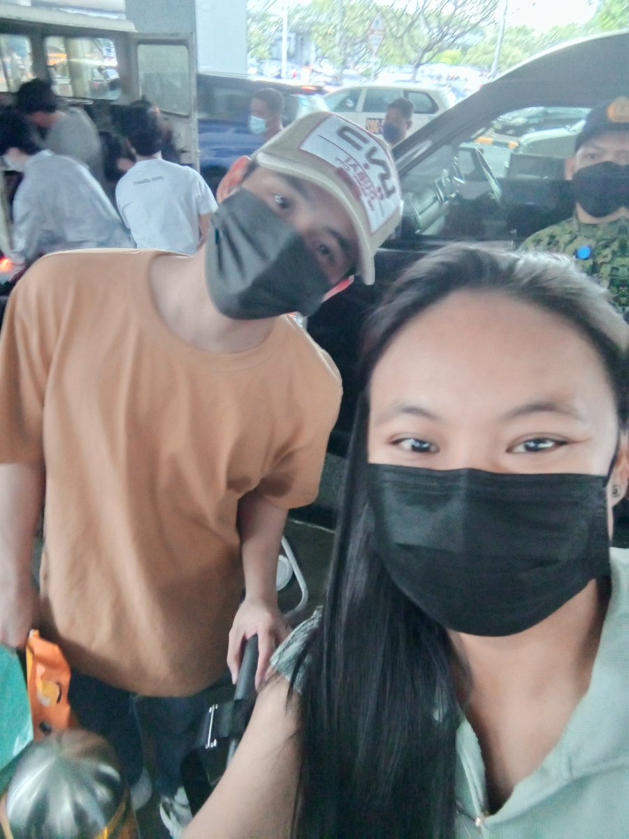 bbniakira's tweet photo. Sobrang happy ko na nameet ko na kayooo.  Sulit na sulit yung byahe ko as in huhu. Hindi pa din ako makapaniwalaa, ang bilis nung mga nangyari. Sa next na meet natin, i'll make sure na may pic na din ako with gelo. Mahal na mahal ko kayong lima ♥️ https://t.co/NWU6kaQtsY