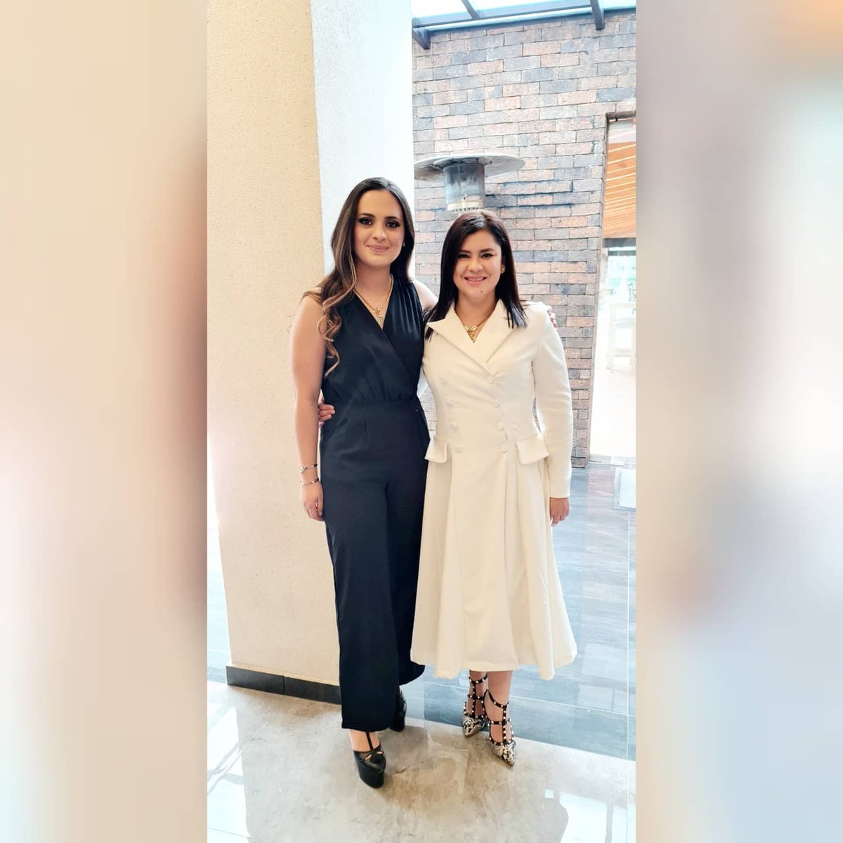 malugarciacolin's tweet photo. 🙋‍♀️Un honor coincidir en esta vida💜 ... #gracias  queridas amigas y amigos #Metepequenses por confiar en esta maravillosa familia 👨‍👩‍👧, que segura estoy no les va a fallar porque son un #equipazo.

#MetepecEsBello
#MaryColínDeLaManoContigo https://t.co/1nqcexZDjj