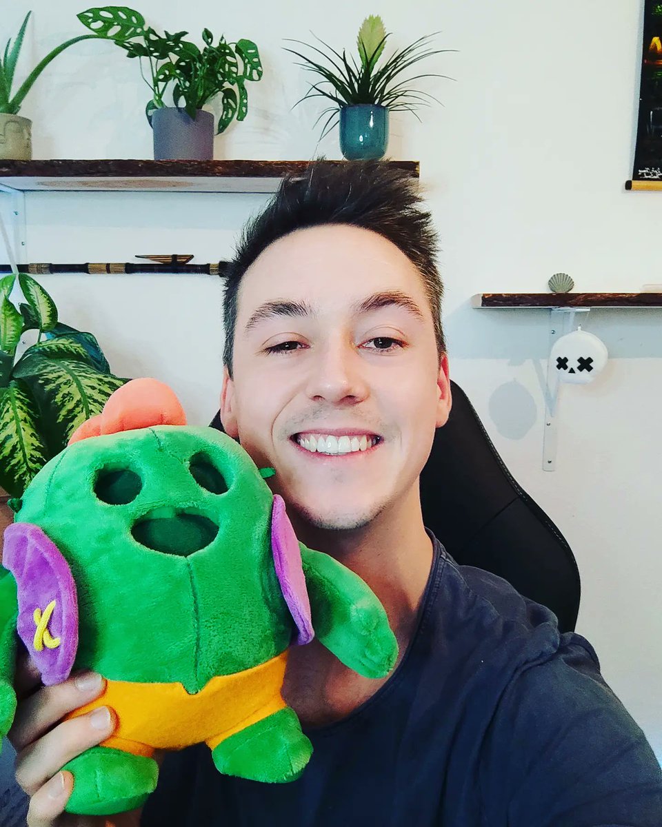 Thanks so much for the amazing goodies <a href="/supercell/">Supercell</a> <a href="/BrawlStars/">Brawl Stars</a>! 🥰❤️🌵 Fits perfectly into my setup. I will play Spike today in solo+. Watch me live on Twitch from 5 pm.🤙🏼 #love #streaming #supercell #dcx <a href="/uniplayTV/">SK | Tobi</a>