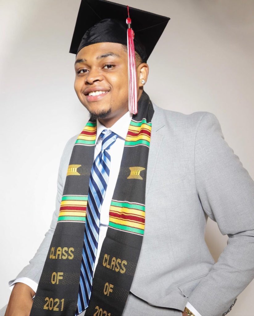 _TheOnyxConnect's tweet image. Happy Monday and CONGRATS to all December graduates! 🎓 What lies behind you &amp;amp; what lies before you are small matters compared to what lies within you! Special s/o to our VP Eric Donaldson for earning his Bachelors in Integrated Marketing! We are so proud❤️! #OnyxGraduates #ISU21