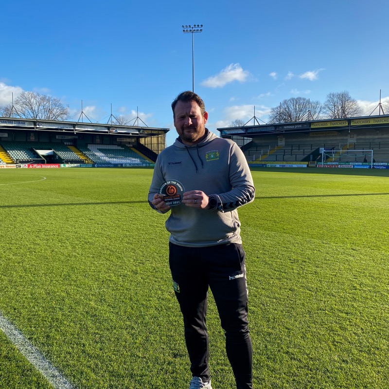 YTFC's tweet photo. 🥁 Introducing the National League's manager of the month: 𝗗𝗮𝗿𝗿𝗲𝗻 𝗦𝗮𝗿𝗹𝗹

👏 Congratulations Boss!

#YTFC 💚