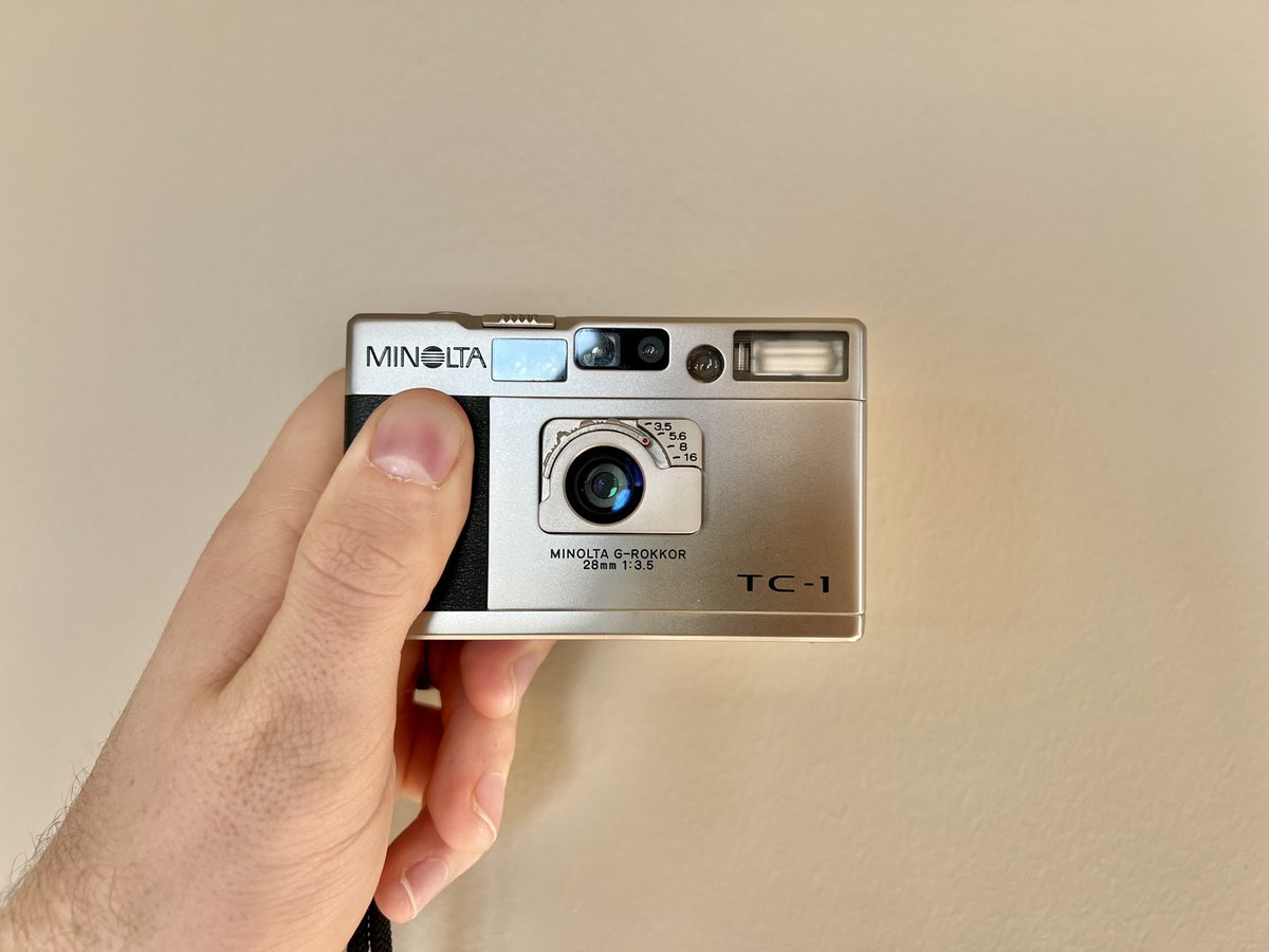 nev_in_color's tweet photo. The camera.           🤝            The photos. https://t.co/18oVajbimY