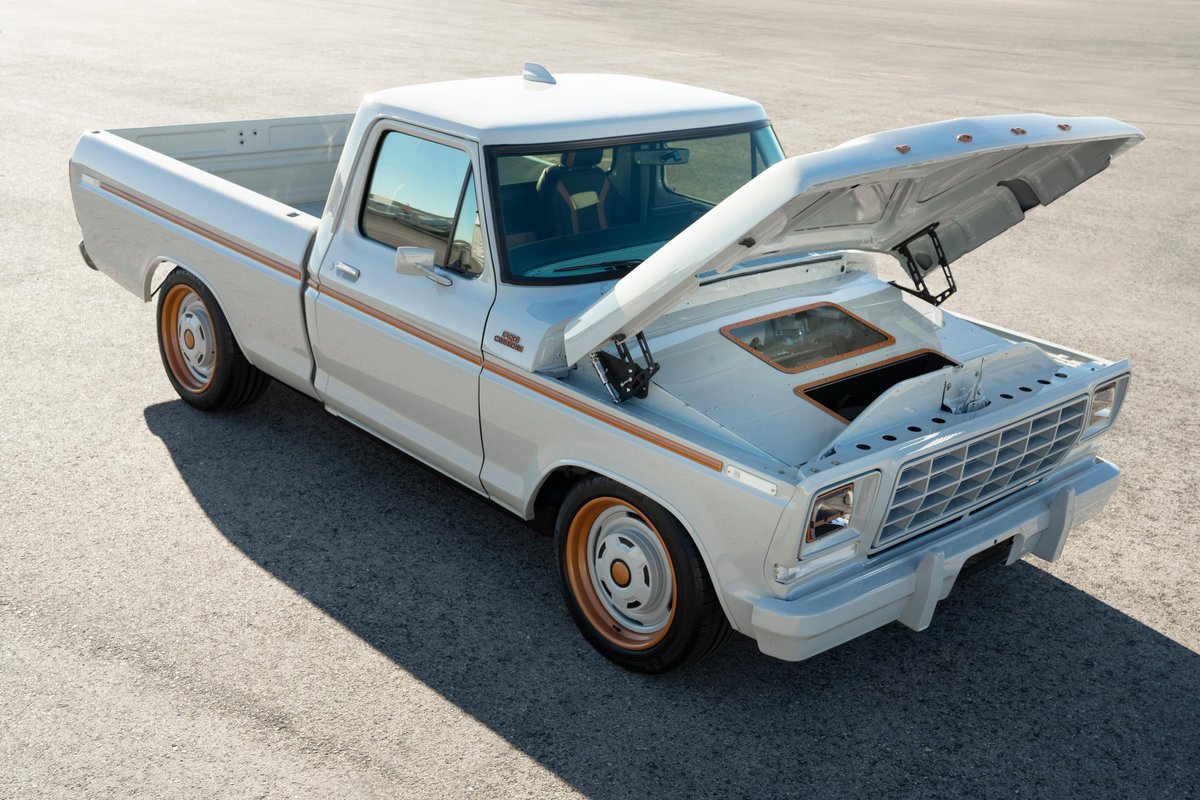 NewFordTech's tweet photo. #Ford previews the future of electrified #customvehicles with the reveal of the all-electric #F100Eluminator #conceptvehicle! This truck is based on a heritage 1978 F-100 and features the Eluminator - a new e-crate motor. Read about it here ➡ https://t.co/kmvPwwQ3eL https://t.co/ABivAS3aI4