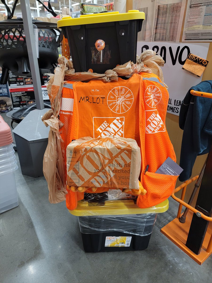 monseadams's tweet photo. Build a snowman contest store 3909...very creative ideas from associates.
@Meador3909 @AOstie @jodievans262 @BeauTrammel https://t.co/nnQI8LHOe6