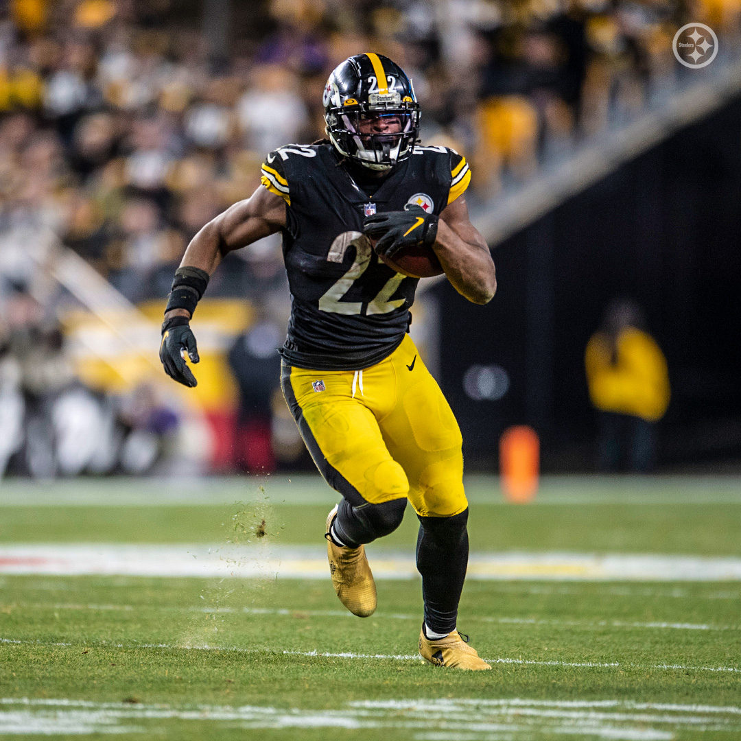 With 1,270 yards from scrimmage this season, <a href="/ohthatsNajee22/">Najee Harris</a> set a new record for yards from scrimmage for a #Steelers rookie. #ProBowlVote