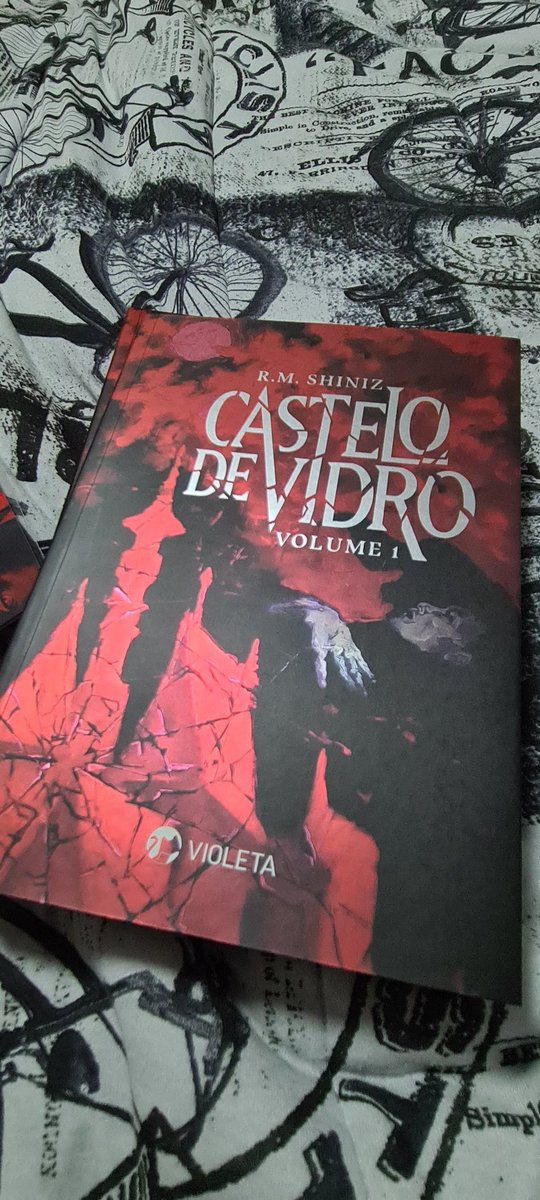 jmskyglow's tweet photo. Estou apaixonada por esse livro maravilhoso!! Tá tudo tão lindo💜

@ShinizRM @EditoraVioleta
#livrodevidro #castelodevidro https://t.co/DhGUPWsyYE