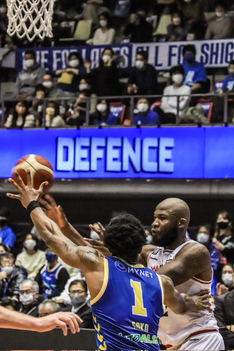 081132h's tweet photo. 2021/12/12
滋賀レイクスターズ
        vs 富山グラウジーズ

#滋賀レイクスターズ 
#OvieSoko 
#オヴィ・ソコ選手
#GoodDefence https://t.co/jhCTnkKBgi