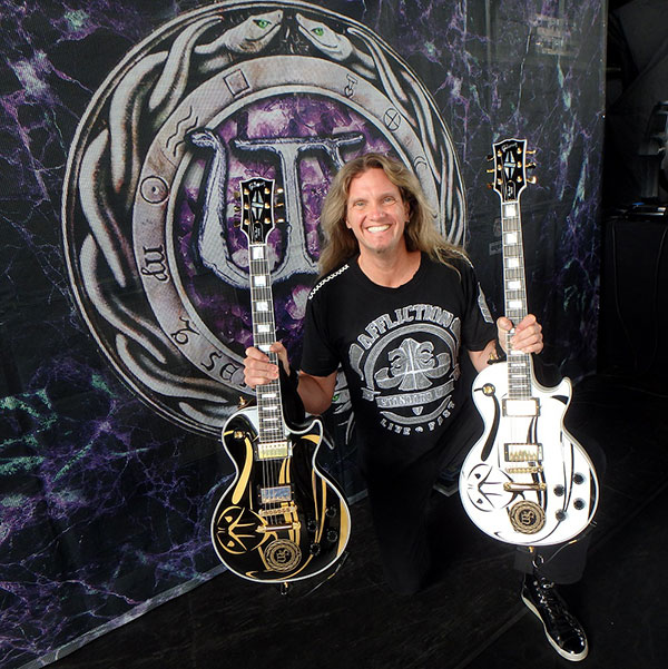 Happy 51st Birthday to #Whitesnake and former #NightRanger guitarist #JoelHoekstra 🎸 🎉