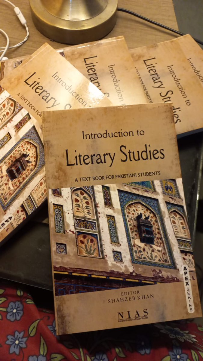 _ashium_'s tweet photo. Here we are presenting to you, "Introduction to Literary Studies"; the first ever textbook for Pakistani undergrad students of literature, written from the decolonial perspective. 
Read &amp; cherish the beginnings of future.✨
@AleenaKashmiri @faraylwaheed @_Dania_Aamir @balaach https://t.co/pGjD3KzHx8
