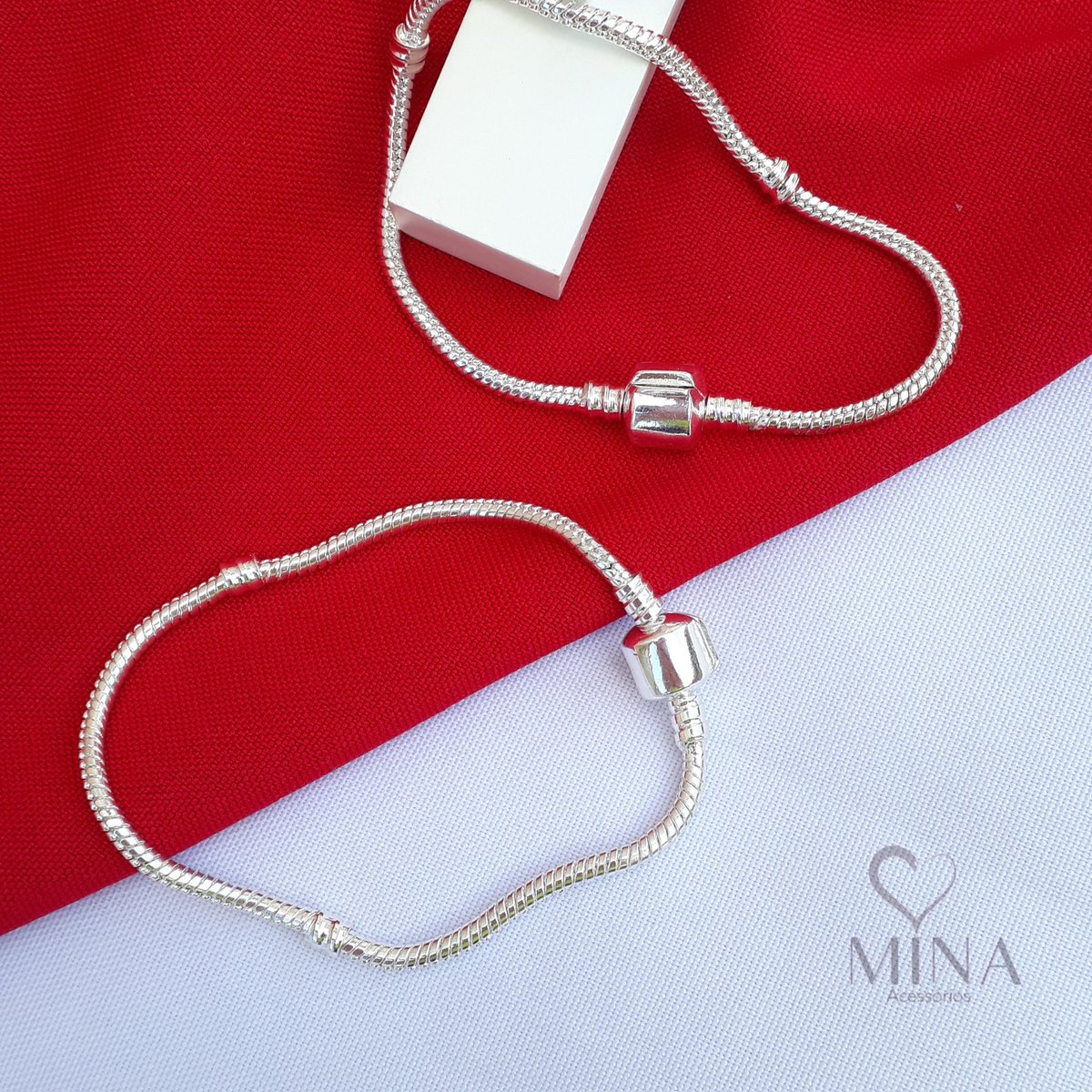 loja_mina's tweet photo. segundou com essa novidade incrível!! pulseira réplica da pandora folheada a prata 925 por apenas 34,00 reais 💖 https://t.co/ca8WFgwHzO