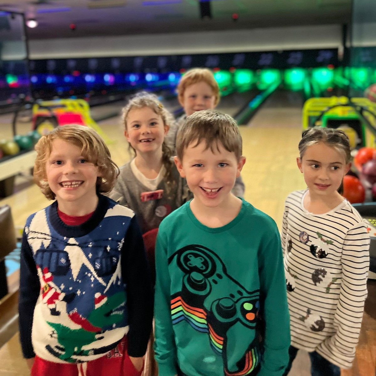 KESPreparatory's tweet photo. After winning this term's section treat, Greyhounds from Years 3-8 have enjoyed a well-deserved afternoon bowling in Southampton! Well done Greyhounds! #StroudSpirit #StroudCollaboration #StroudLife #ForeverUndaunted https://t.co/n6TeeH28F1