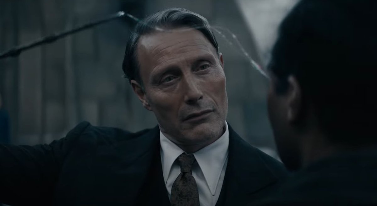 chim_el_adabal's tweet photo. Извините #FantasticBeasts

Кар-Карыч                  Трах-Трахыч https://t.co/9dvgO3BZcw