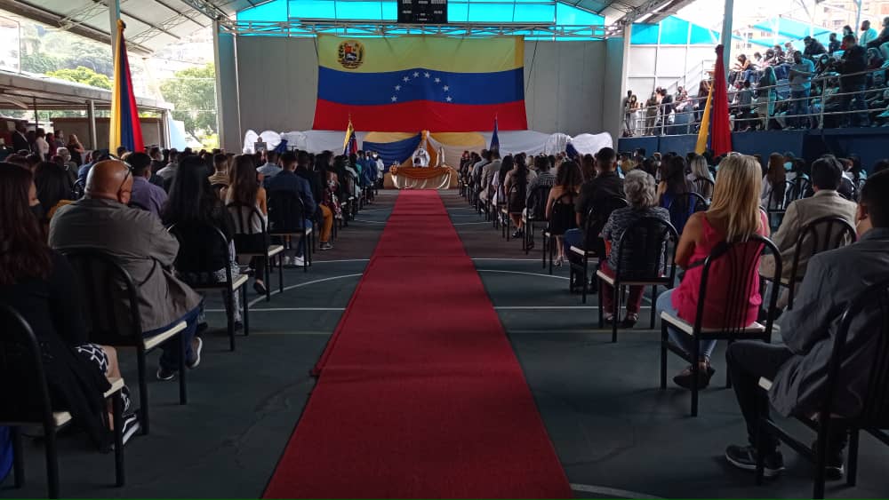 Unefa_VEN's tweet photo. #EnDirecto #13Dic Cumpliendo con todas las medidas de bioseguridad, Núcleo Caracas @CaracasUnefa realiza misa Acto de Grado de la Promoción Maestro de Generaciones José Antonio Abreu Anselmi

#UnefaExcelenciaEducativa https://t.co/z8ABagU4CJ
