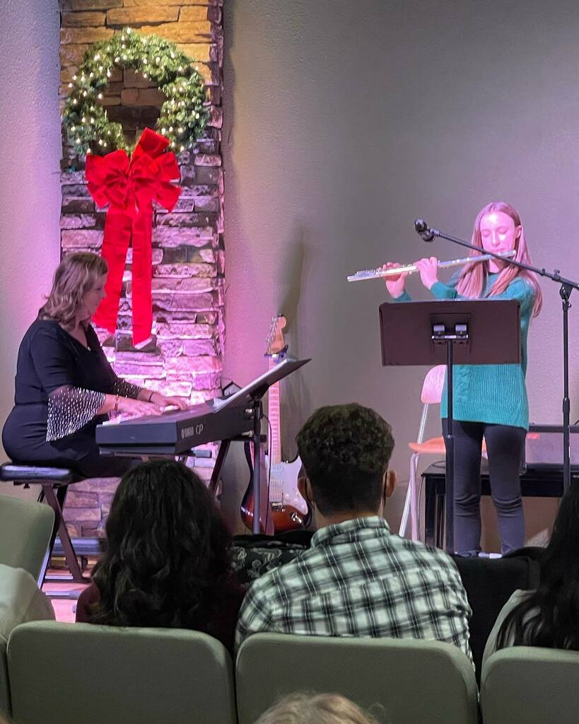 gresford's tweet photo. It was an awesome worship experience this weekend! Our praise band showed up for Jesus and the Pleasant Hill Academy Concert Strings graced us with music as well. Thank you @phaa2020 for worshipping with us today. #worshipservice #sanramonvalleysda #praiseandworship #violinc… https://t.co/k0N0SmVOfy