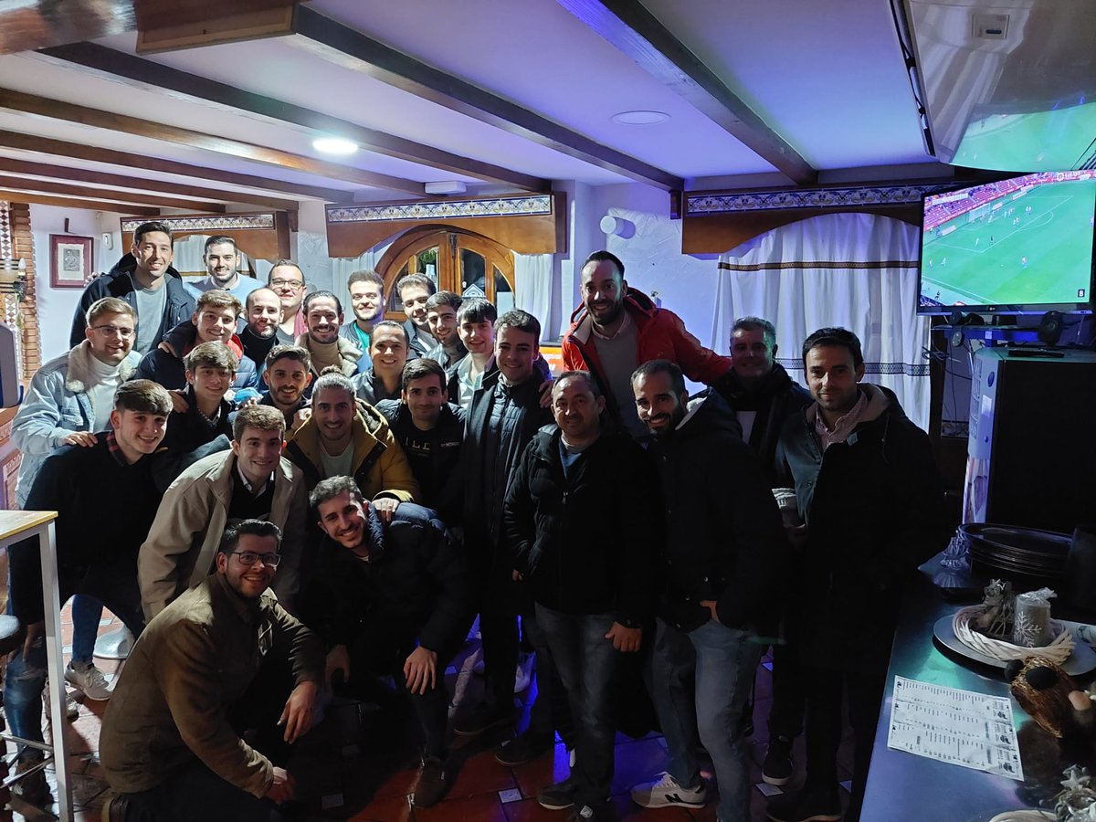 FUENSANTA_CF's tweet photo. El viernes, directiva, cuerpo técnico y jugadores disfrutaron de la tradicional cena de navidad en Restaurante Escaramujo 

La familia que es este club, es el principal causante de los buenos resultados en todos los aspectos deportivos https://t.co/Qo3RUXCxnC