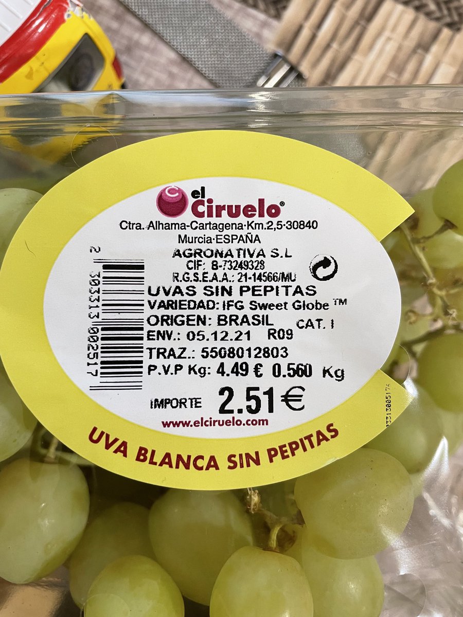pacorrete's tweet photo. Gracias a ⁦@Mercadona⁩ podemos disfrutar de una buena uva brasileña; que bueno sería vivir en un país que tuviera una uva de referencia. Cómo envidio a Brasil en ese sentido; ojalá en España tuviéramos este preciado fruto 🤦🏻‍♂️ https://t.co/7F5nc99DaR