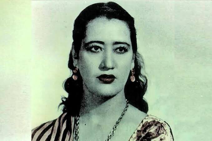 CartonCalderon's tweet photo. De las cantadoras que “han hecho la lujuria y el ritmo de las horas”, mis favoritas son Lucha Reyes e Irma Vila (de otros tiempos) y Aída Cuevas, de los míos. Muy elegante, además.
De gustibus non est disputandum. https://t.co/RCSYEGjhCQ