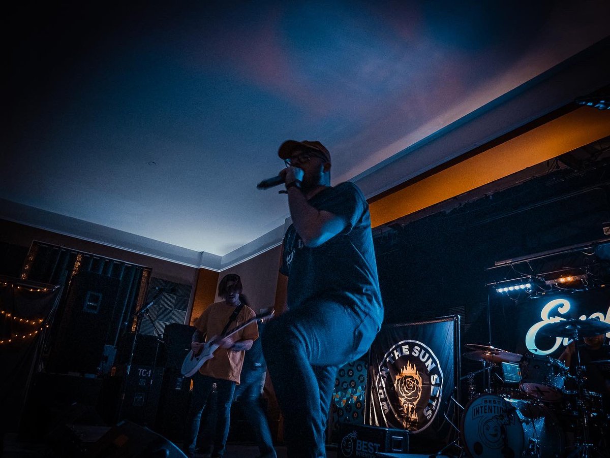 bestintentionsm's tweet photo. Last show of the year is done! Big love to @wtssil for showing us around this weekend. 
📸: Zack Baumgartner https://t.co/xN6gzZnQ7h