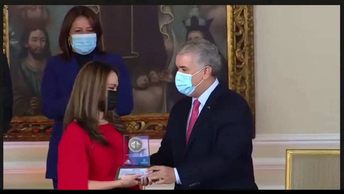 AnaldexColombia's tweet photo. #PremioExportaciones | Ganador Categoría Pequeña Empresa de bienes #SUTEX por la ampliación de la oferta de servicios para el mercado internacional, creación del banco interactivo B2B y el apoyo a nuevos emprendimientos para crecimiento de los negocios. https://t.co/c5I5t2j8Jn