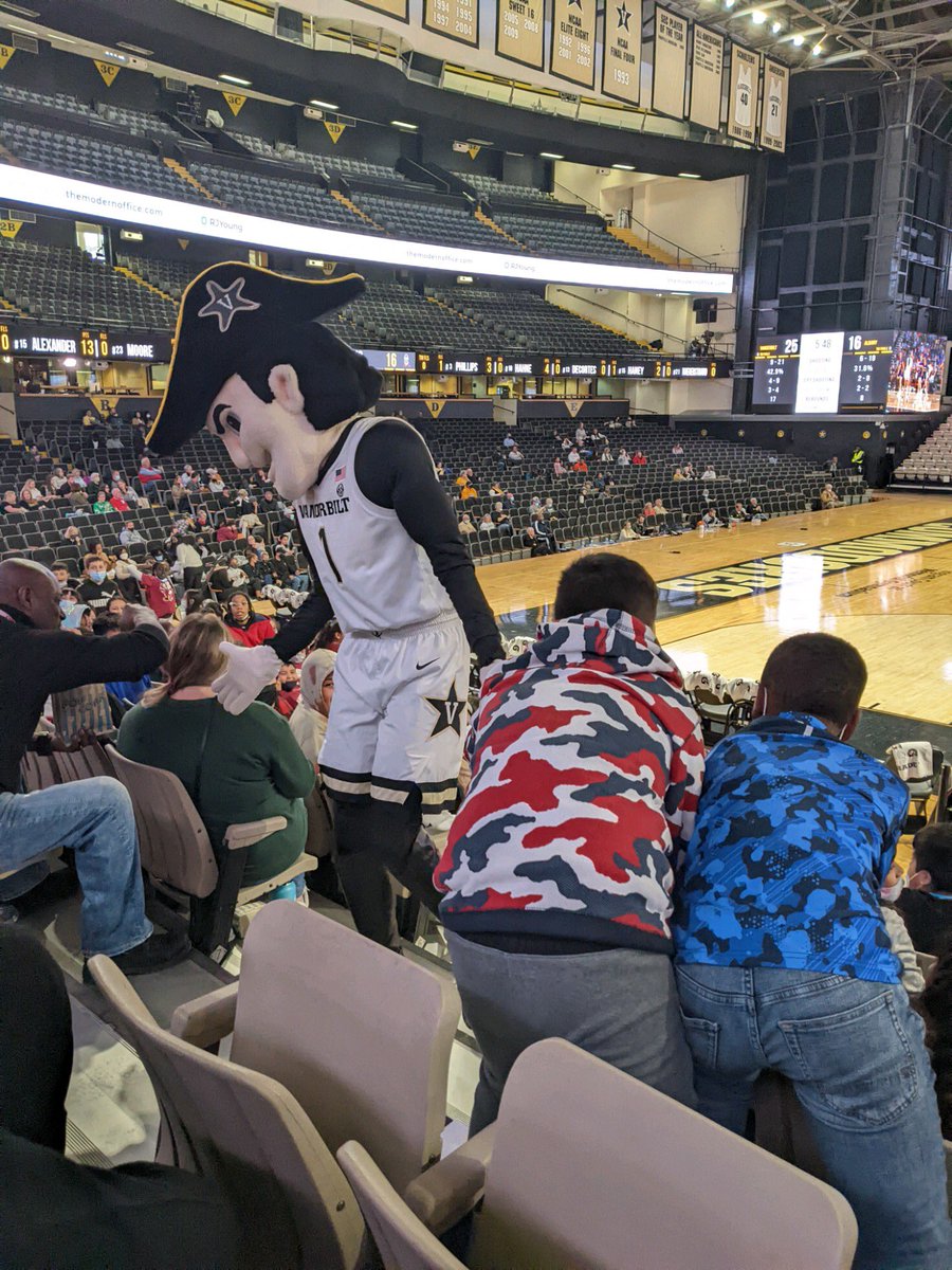 CPES_RCSTN's tweet image. Thank you @vucommodores for having our 5th graders visit last week. They really enjoyed watching the @VandyWBB team play! #Wearercstn #tnloveslearning