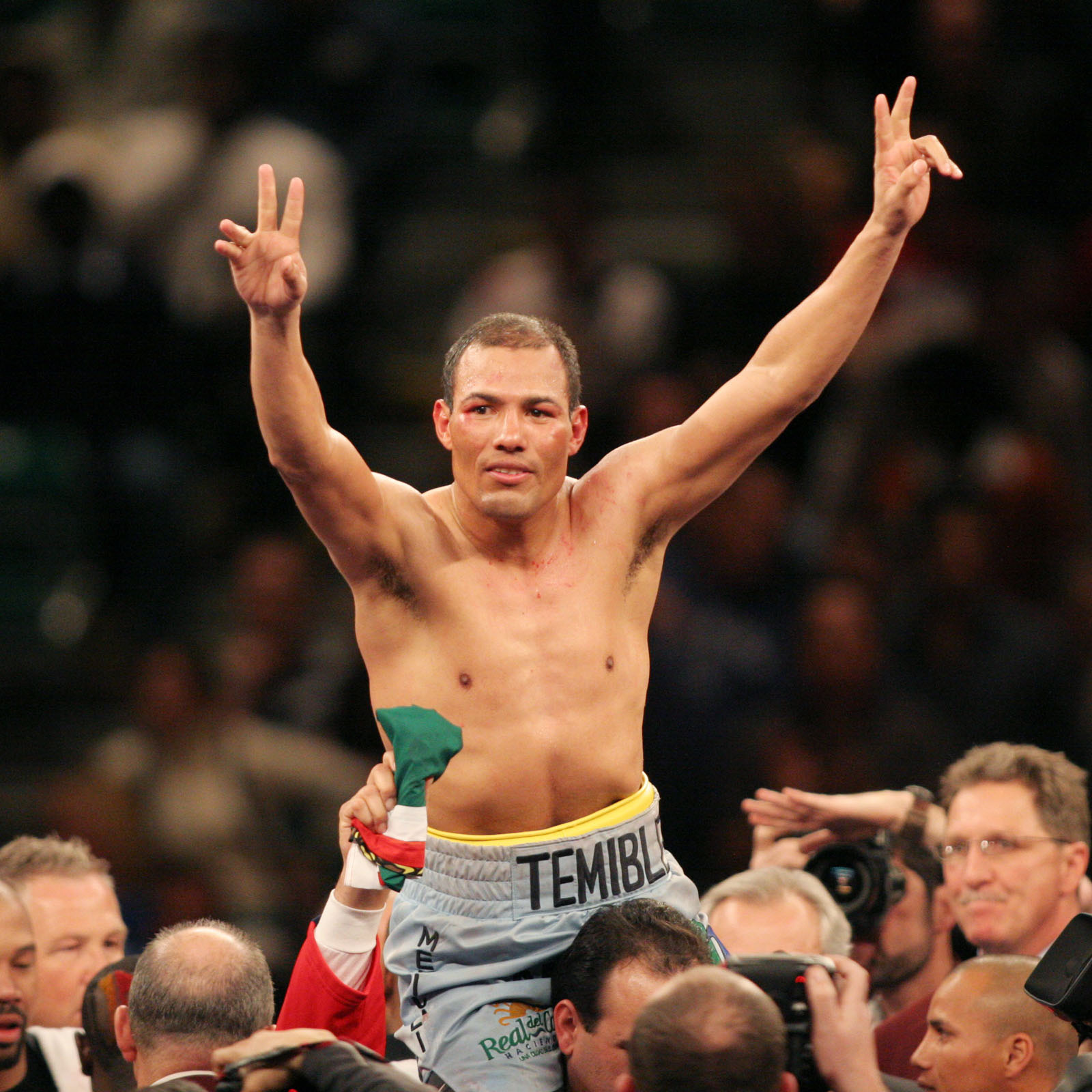 HAPPY BIRTHDAY JOSE Wishing former two-time lightweight world champ Jose Luis Castillo a great day 