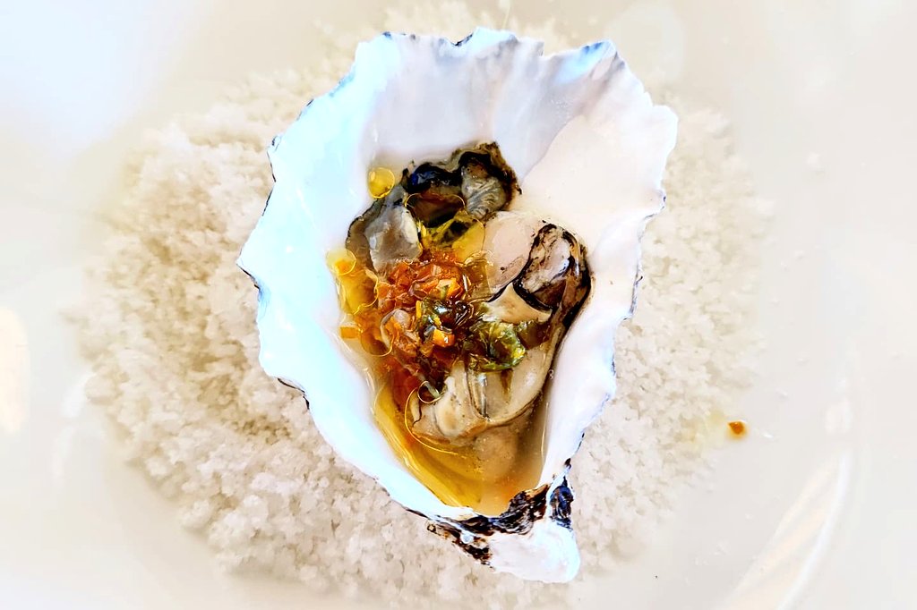 lmgastronomia's tweet photo. Jurela real, almendra tierna

Cabeza de jurela real y su casquería

Ostión a la brasa con escabeche marino

Gamba, gambón alistado y langostino

#EncuentrodelosMares
#Cataria #AitorArregi #PabloVicari https://t.co/WA8EH868SG