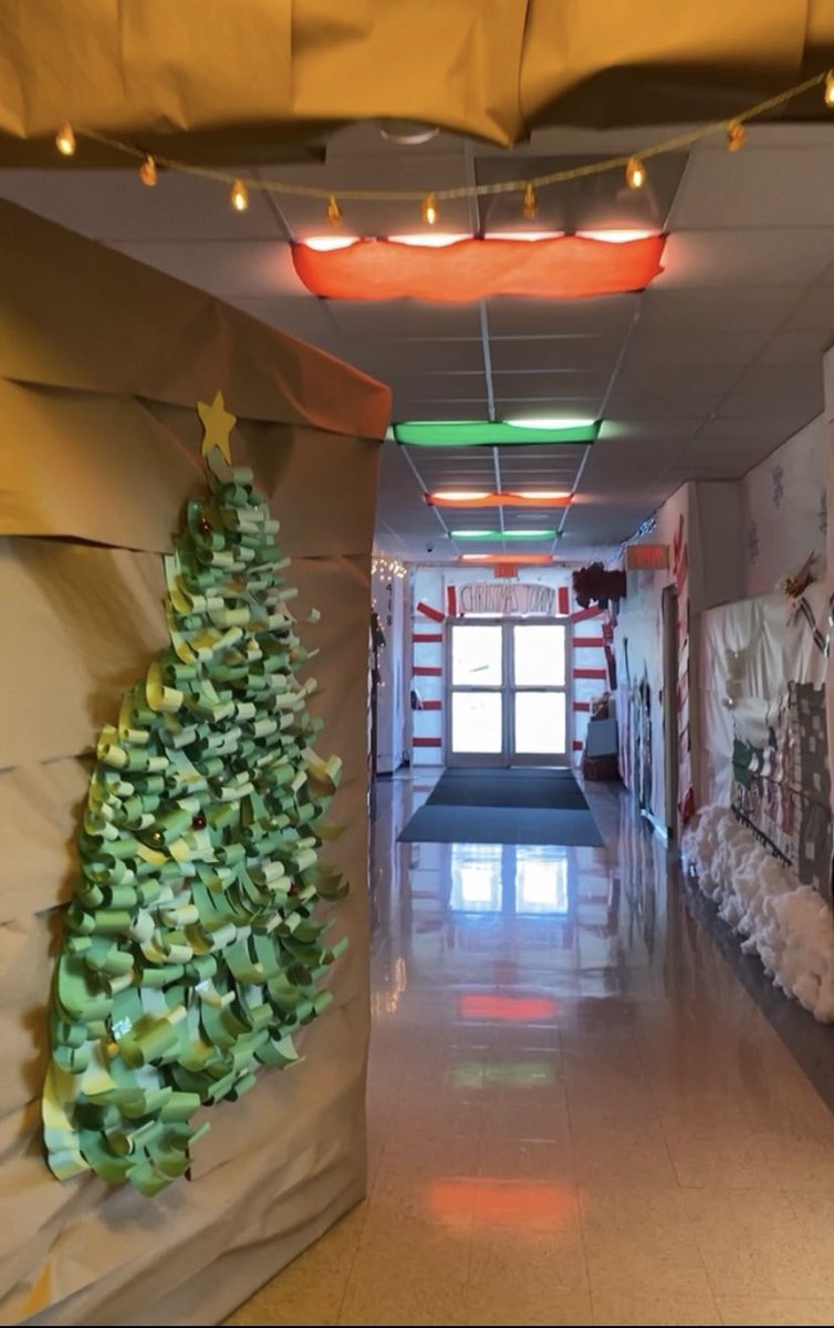 SDHSDignitas's tweet photo. No matter the outcome, we are so proud of everyone’s effort this past month. We couldn’t have created our Niightmare Before Christmas hallway without the help of all our wonderful families!!🎄🎅🏼 #rolldig https://t.co/8tU3k4mQub
