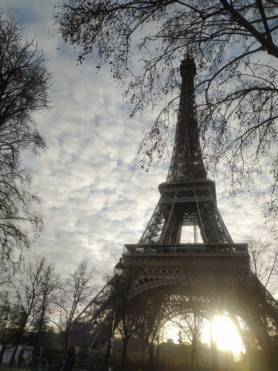 Maryam_CR's tweet photo. Le tomé estás foticos a la Torre Eiffel🤩😍 #NoNeedFilter https://t.co/b997G1cguN
