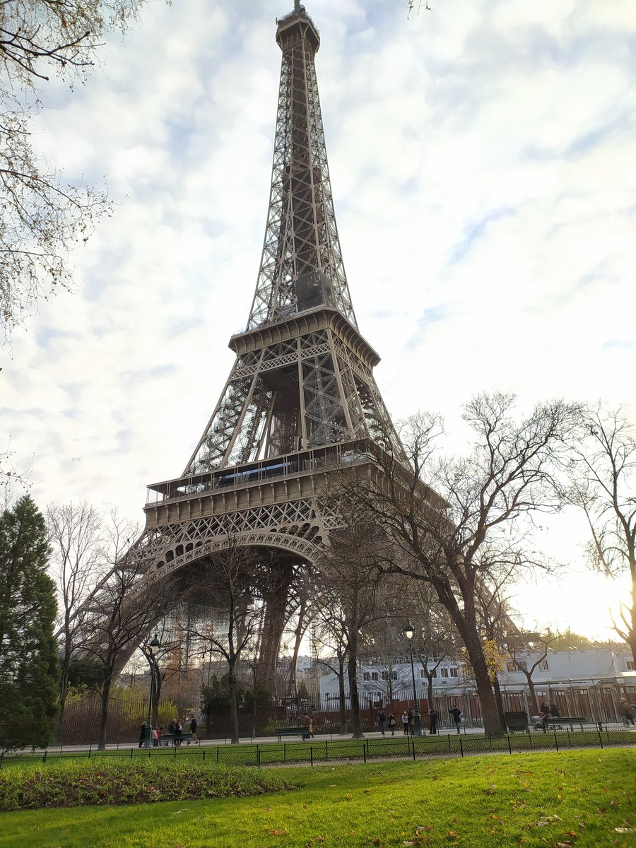Maryam_CR's tweet photo. Le tomé estás foticos a la Torre Eiffel🤩😍 #NoNeedFilter https://t.co/b997G1cguN