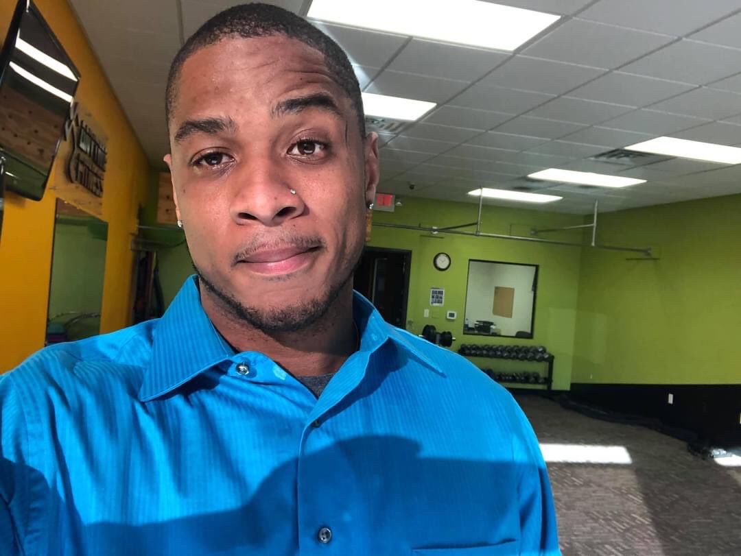 thamfcatalyst's tweet photo. 🤦🏾anytime I wear a button up shirt, all I can hear is “so fresh and so clean” by outcast🤷🏾‍♂️ https://t.co/cy7kTXh8Wa