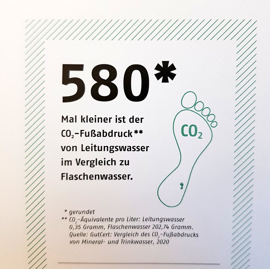 1 Liter Wasser aus Wasserflaschen ist 580 Mal CO2-intensiver als 1 Liter aus der Wasserleitung. 

Wischt der Getränkeindustrie eins aus, spart Geld &amp; tut was fürs Klima &amp; trinkt Leistungswasser 💧