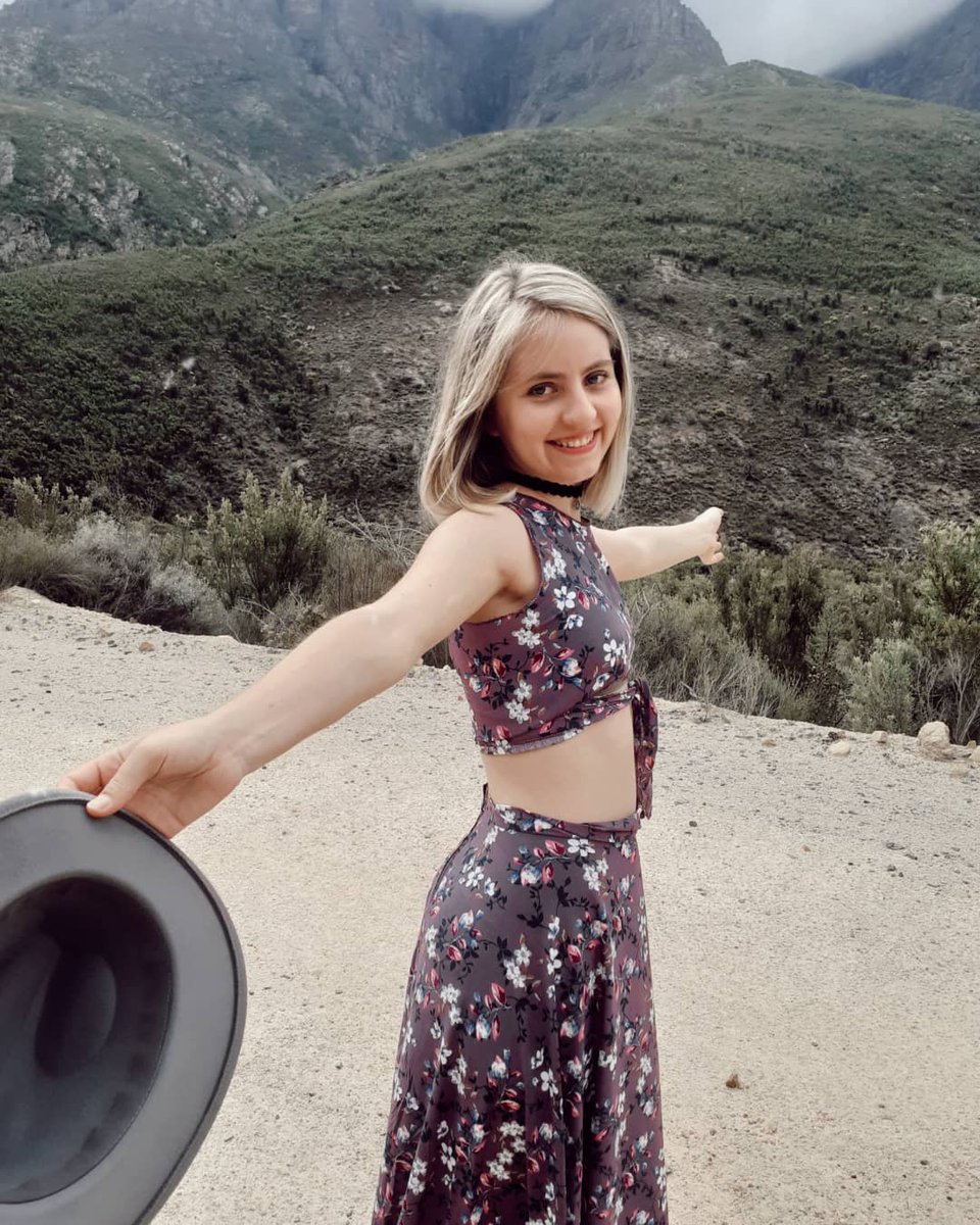 anjagerberSA's tweet photo. Musiek Video adventures! ✨ 
My eie liedjie 'Ek is tuis' is op YouTube! (Link in die comments)
#boeremeisie #Afrikaans #musiek #boland #weskaap #ekistuis https://t.co/pOXh6hFCN7