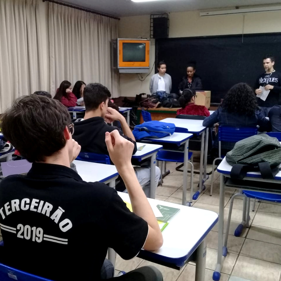 UNILAseualcance's tweet photo. Na última recordação do projeto de extensão ‘UNILA ao seu alcance’, trazemos as visitas realizadas em 2019 aos Colégios Estaduais Três Fronteiras, Sol de Maio e Ayrton Senna da Silva, em Foz do Iguaçu.

#UNILA #ENEM #SiSU #graduação #ExtensãoUniversitária #universidade https://t.co/pHvhf9MAEo
