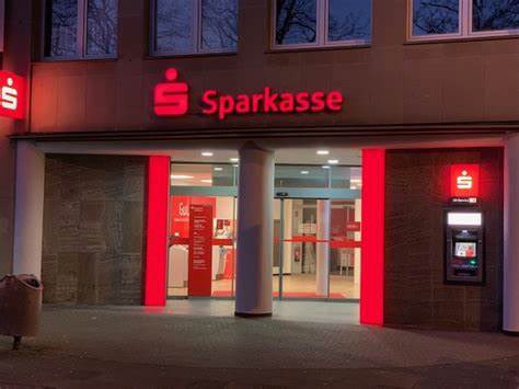 CryptoBoomNews's tweet photo. Sparkasse, Germany's largest savings bank with 50 million customers, is planning to allow customers to buy/sell/hodl #Bitcoin https://t.co/PGBt3N20xZ