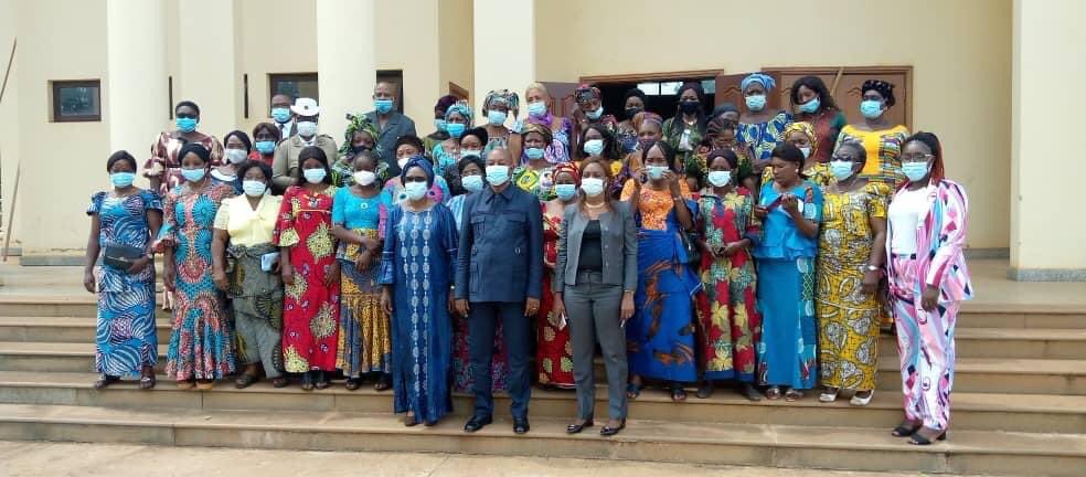 CCFemmeCongo's tweet photo. Le secrétariat exécutif permanent du CCF poursuit sa série de rencontres avec les femmes des différents départements du pays. Cette fois-ci, c’est la ville de Dolisie .
https://t.co/3lcFzIpPsF https://t.co/ItJ5OsqnK5