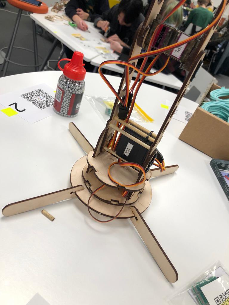 Monday starts with a new <a href="/GenZ_Oulu/">GenZ</a> #pilot #datacollection at <a href="/LeaF_UniOulu/">LeaF_UniOulu</a>! We will have loads of new &amp; exciting data to launch us into 2022🤓😎 <a href="/INTERACTrg/">INTERACT</a> <a href="/UniOulu/">University of Oulu</a> #LETOulu #LETresearch #edresearch #AI #Robotics #INTERACT