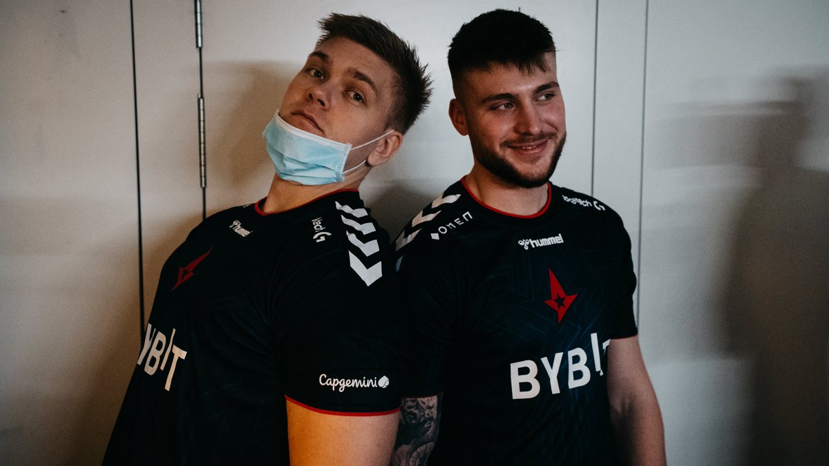 AstralisCS's tweet photo. Meda Day w. @BLASTPremier and the team is happy to see each other again. 🥰

#AstralisFamily https://t.co/GmB9v5C1Ra