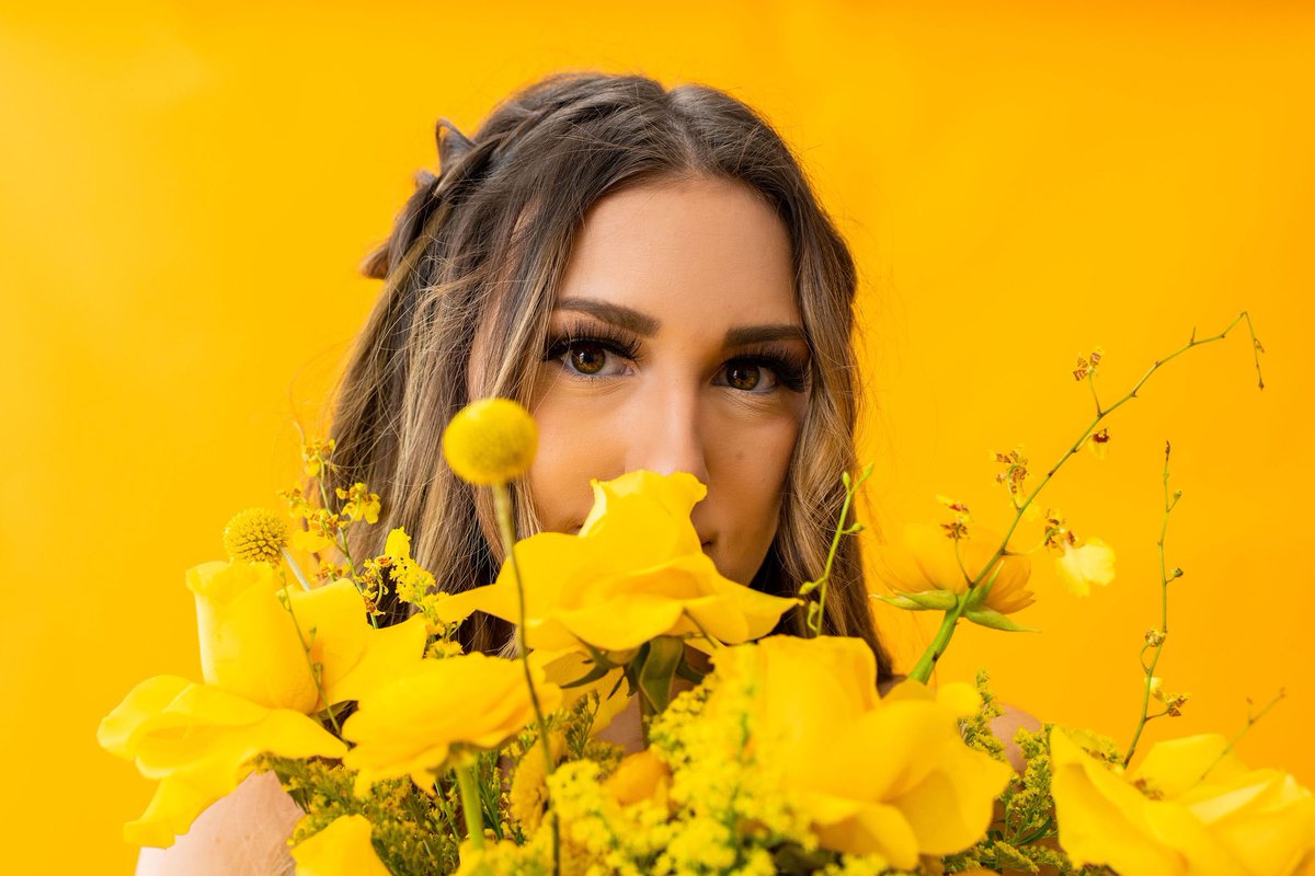 VannahLeePhoto's tweet photo. Just finished uploading the styled shoot from last weekend and I’m obsessed 🥺💛✨ @PinaTaylotta https://t.co/nKGWvsw8IT