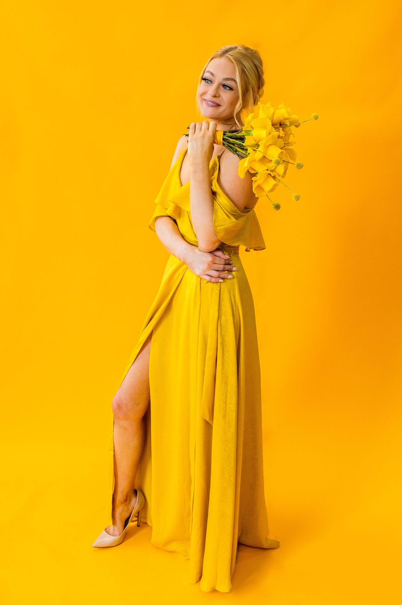 VannahLeePhoto's tweet photo. Just finished uploading the styled shoot from last weekend and I’m obsessed 🥺💛✨ @PinaTaylotta https://t.co/nKGWvsw8IT